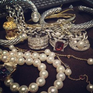Sell Old Jewelry for cash at Oro Express Mesa Pawn & Gold